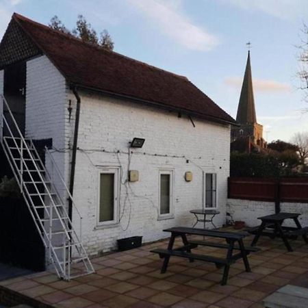 Swan Inn, Heathrow Airport Stanwell Esterno foto